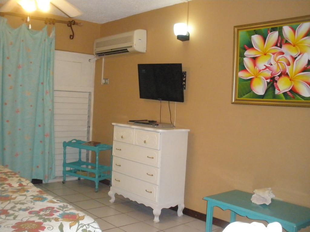 Villa Criss Ocho Rios Exterior photo