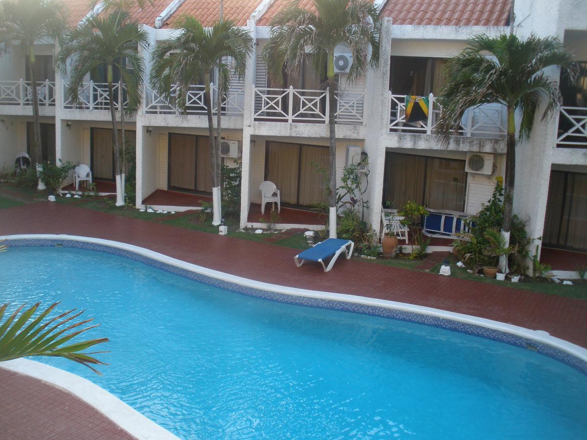 Villa Criss Ocho Rios Exterior photo